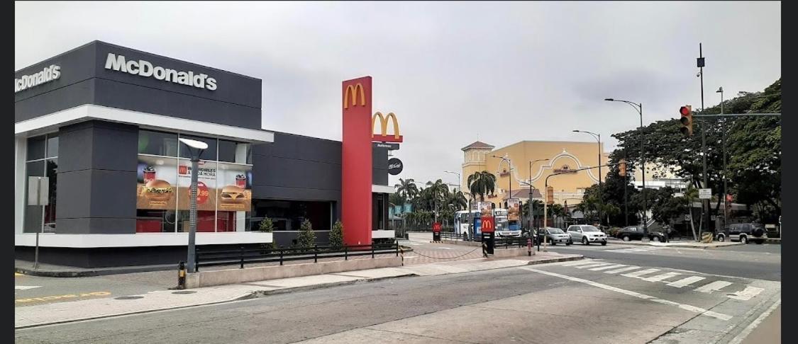 Mega Junto Al San Marino Shopping Guayaquil