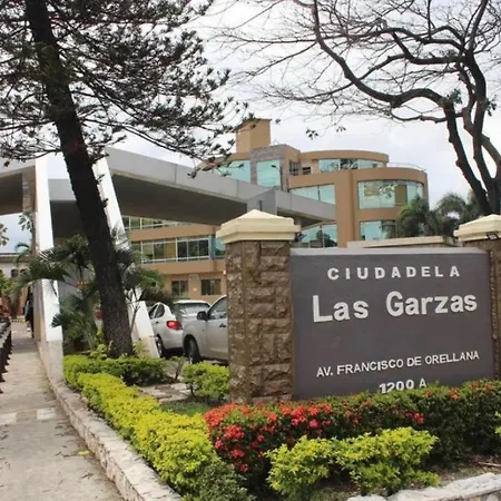Mega Suite Junto Al San Marino Shopping Guayaquil Exterior photo