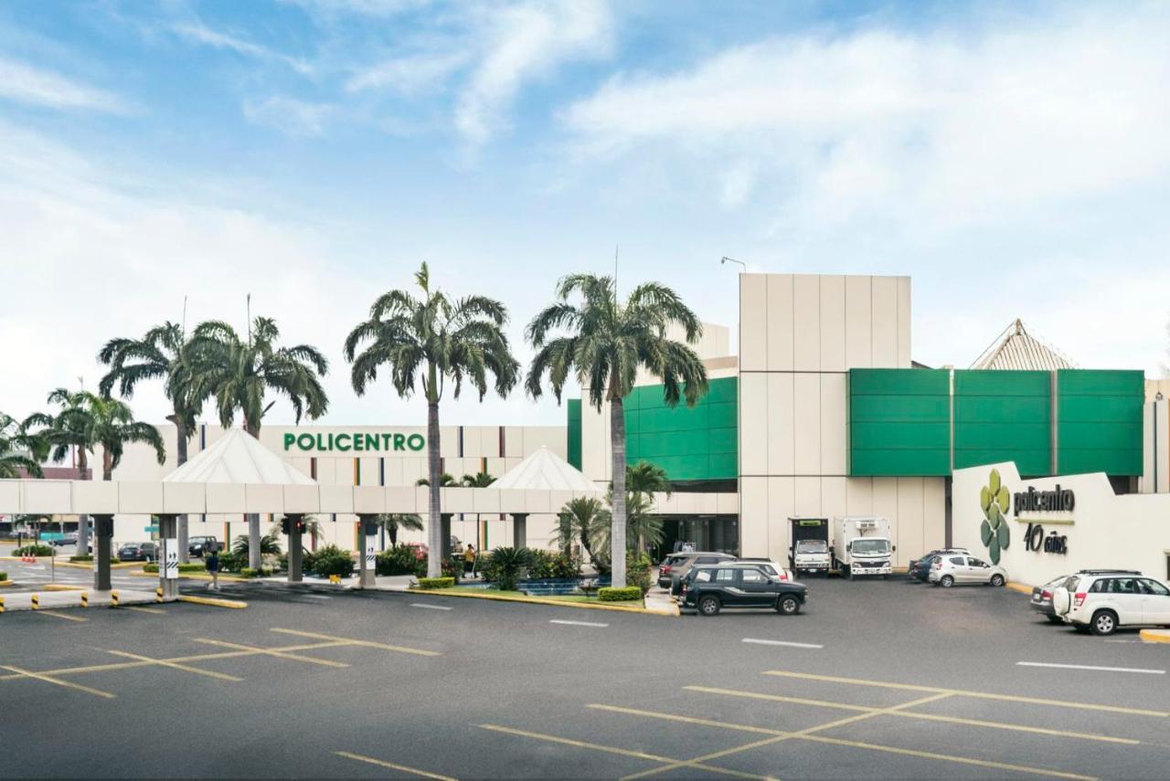 Mega Junto Al San Marino Shopping * Guayaquil